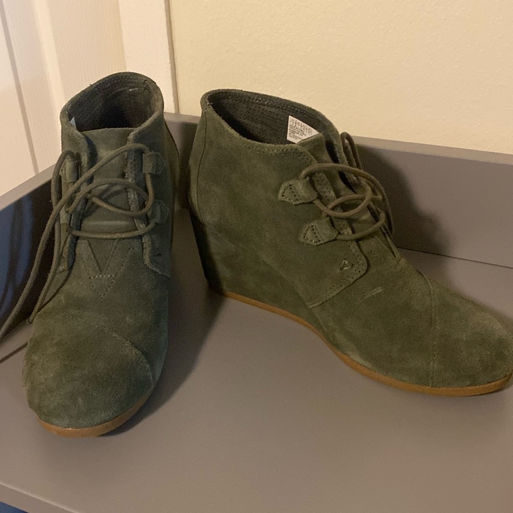Hunter Green Tom’s Wedge Booties